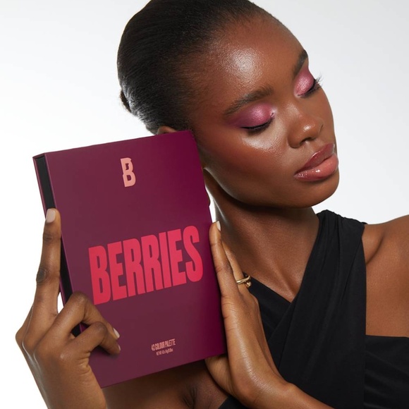 Beauty Bay "Berries 42 Colour" eyeshadow palette - Picture 5 of 7